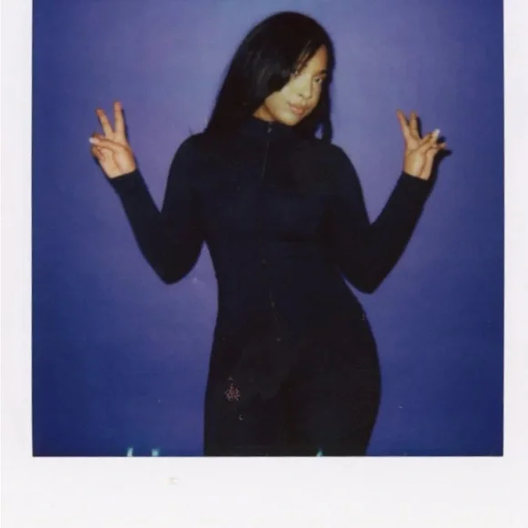 STRIPT hip zip, muscle tank, smooth capri SET - Picture 2 of 7